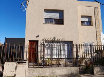 Casa de 6 ambientes, Luján · En Venta Vivienda Multifamiliar Casa y Depto 3amb en Jauregui, Luján