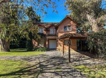Casa · 224m² · 7 Ambientes · 2 Cocheras · Casa en Alquiler en Mayling Club de Campo