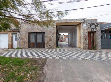 Bodega-Galpón · 378m² · 1 Ambiente · 13 Cocheras · En Venta - Cochera con Monoambiente - Remedio de Escalada de San Martin