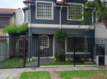 Casa · 160m² · 4 Ambientes · 2 Cocheras · Florida - Excelente Chalet 4 Amb con Jardín! Impecable Estado!