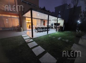 Casa · 200m² · 4 Ambientes · 2 Cocheras · Casa de 4 Ambientes en Venta en Canning Malibu