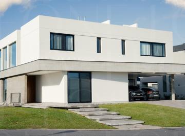 Casa · 410m² · 6 Ambientes · 4 Cocheras · Casa de Diseño en Venta a La Laguna, Terralagos, Canning