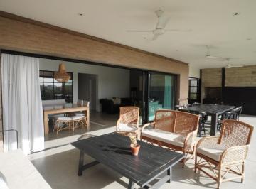 Casa · 330m² · 5 Ambientes · 3 Cocheras · Vendo Casa 330 m² en Planta Baja - La Cascada Country Golf