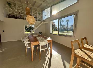 Casa · 220m² · 5 Ambientes · 1 Cochera · Casa en Venta, Miraflores (Funes Hills) - 3 Dorm. Planta Baja
