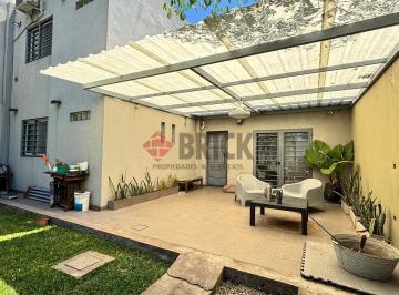 Casa · 167m² · 4 Ambientes · 4 Cocheras · Casa en Villa Santos Tesei