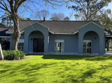 Quinta vacacional · 100m² · 4 Ambientes · 4 Cocheras · Alquiler Temporario Estancia con Laguna Privada en Lezama