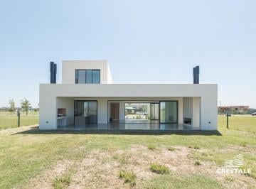 Casa · 208m² · 6 Ambientes · 2 Cocheras · Venta Casa Vida Club de Campo Barrio Cerrado