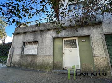PH · 75m² · 2 Ambientes · PH 2/3 Amb. Pb Fte en Alq. C/patio y Terraza. a Refaccionar