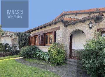 Casa · 240m² · 4 Ambientes · 1 Cochera · Casa en Venta en Punta Mogotes