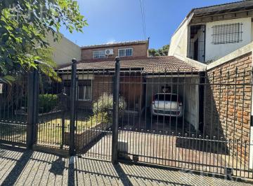 Casa · 210m² · 6 Ambientes · 1 Cochera · Venta Casa de 6 Ambientes con Cochera y Jardín en Quilmes