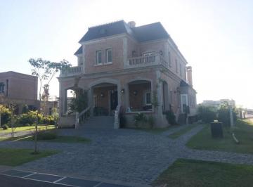 Casa · 411m² · 5 Ambientes · 3 Cocheras · 4 Dorm. - Vista a La Laguna