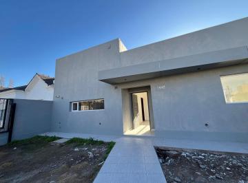 Casa · 175m² · 6 Ambientes · 1 Cochera · Alquiler Casa Barrio Manzanar