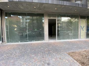 Local comercial · 151m² · 3 Ambientes · Venta Espectacular Local Sobre Directorio 151 m²