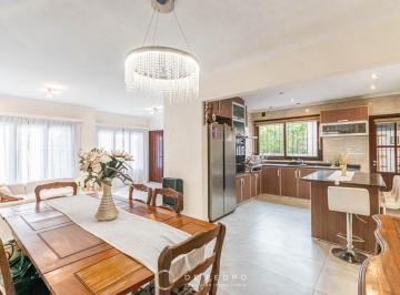 Casa · 140m² · 4 Ambientes · 2 Cocheras · Casa en Los Pinares