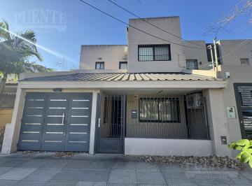 Casa · 102m² · 5 Ambientes · 1 Cochera · Casa en Venta en Carlos Croce Al 1500
