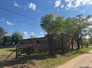 Casa · 98m² · 2 Ambientes · 1 Cochera · Terreno en Lobos