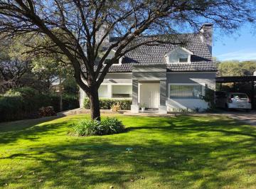 Casa · 348m² · 8 Ambientes · 2 Cocheras · Casa en Venta en Cinco Lomas