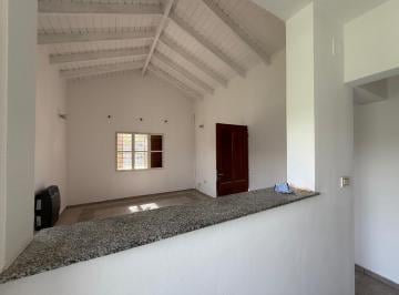Casa · 75m² · 4 Ambientes · 1 Cochera · Casa Desocupada en Venta en Nuevo Urca – 3 Dorm., Patio Amplio y Galería