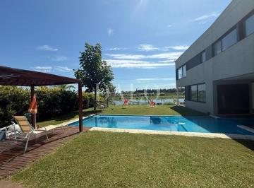 Casa · 250m² · 5 Ambientes · 2 Cocheras · Casa en Alquiler en Villanueva, Tigre, G. B. a. Zona Norte