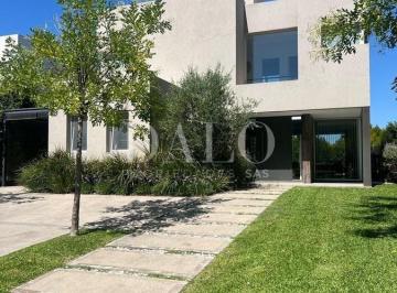 Casa · 180m² · 4 Ambientes · 1 Cochera · Casa en Alquiler en Nordelta, Tigre, G. B. a. Zona Norte