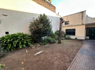PH en Alquiler de 2 ambientes Banfield · PH Al Frente de 2 Ambientes y Medio en Alquiler en Banfield