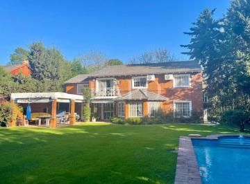 Casa · 262m² · 5 Ambientes · 5 Cocheras · Casa Chalet en Venta en Benavidez, Zona Norte