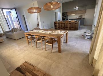 Casa · 280m² · 8 Ambientes · 2 Cocheras · Alquiler Casa en Las Cañitas