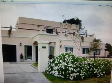 Casa · 230m² · 5 Ambientes · Casa 5 Ambientes en Miramar