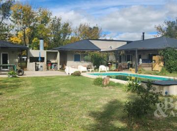 Casa · 207m² · 7 Ambientes · Casa en Fincas de San Vicente con 4100 m² de Lote