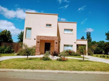 Casa de 5 ambientes, Ezeiza · Casaquinta
