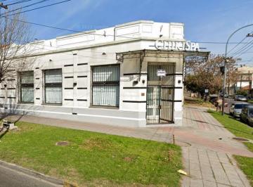 Local comercial · 260m² · 5 Ambientes · 1 Cochera · Alquiler de Local en Lanús Este 380 m² en Esquina