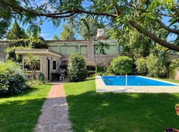 Casa · 270m² · 4 Dormitorios · Casa en Funes