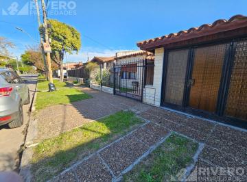 Casa · 122m² · 4 Ambientes · 2 Cocheras · Casa en Venta en Castelar Norte