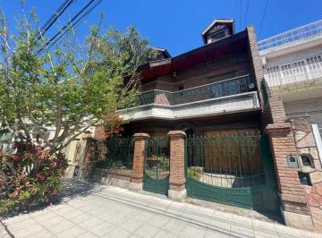 Casa · 214m² · 4 Ambientes · 3 Cocheras · Venta Casa 4 Amb Parque Avellaneda Apta Credito