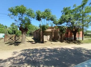 Casa · 98m² · 2 Ambientes · 1 Cochera · ¡Se Vende Casa con Alma a Reciclar, Llena de Posibilidades y con Todos Los Servicios!