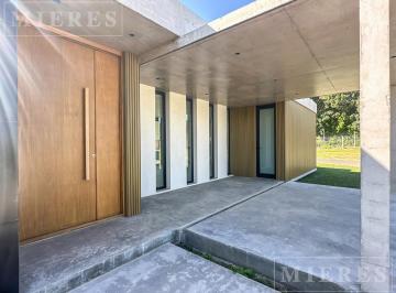 Casa · 198m² · 5 Ambientes · 2 Cocheras · Casa en Venta en Altos de Campo Grande