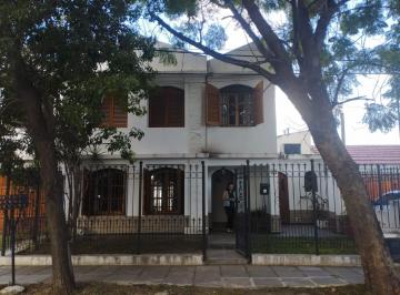 Casa de 9 ambientes, Córdoba · Marquez de Sobremonte, Casa de 4 Dorm.