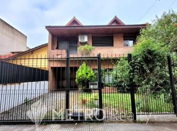Casa · 200m² · 5 Ambientes · 2 Cocheras · Casa en Venta de 5 Ambientes en Saavedra, con Parrilla y Pileta
