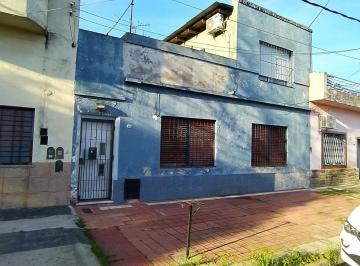 Casa · 160m² · 4 Ambientes · Casa Apta Dos Familias en Venta en Lanús Oeste