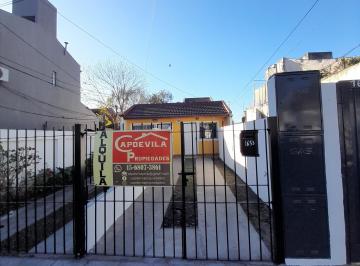 Casa de 3 ambientes, Morón · Alquiler: Departamento Tres Ambientes. Castelar Norte.