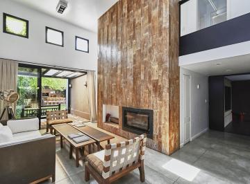 Casa · 211m² · 7 Ambientes · 1 Cochera · Casa en Venta en Las Lomas de San Isiddro