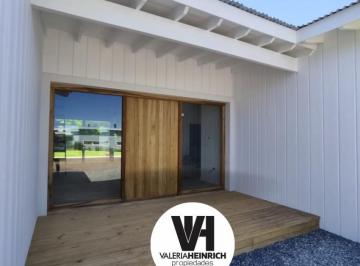 Casa · 200m² · 5 Ambientes · Casa en Venta Costa Esmeralda Estilo Americana 4dorm