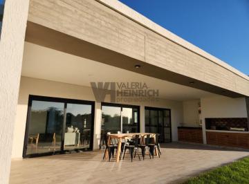 Casa · 160m² · 4 Ambientes · Venta de Casa Costa Esmeralda Deportiva Piscina