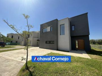 Casa · 135m² · 4 Ambientes · 4 Cocheras · Alquiler Casa en El Barrio Acacias, Puertos (3 Dorm., Galeria con Parrila, Jardin)