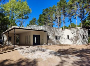 Casa · 200m² · 5 Ambientes · 2 Cocheras · Casa en Venta en Villa Robles Cerca de Pinamar y Costa Esmeralda. Barrio Cerrado
