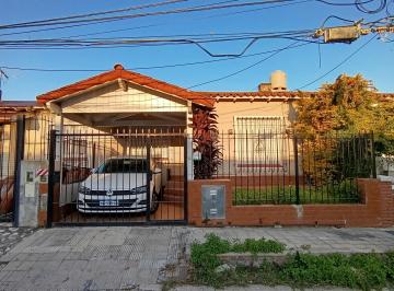 Casa de 4 ambientes, Tres de Febrero · Chalet de 4 Ambientes Ciudad Jardín