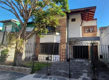 PH · 210m² · 6 Ambientes · 2 Cocheras · PH 6 Amb C/balcón, Patio y Parrilla; Apto Crédito!