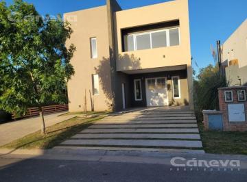 Casa · 160m² · 6 Ambientes · Casa en Vila Marina 1
