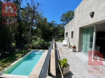 Casa · 280m² · 5 Ambientes · 2 Cocheras · Casa en Barrancas de San Benito, 4 Dorm., Pileta