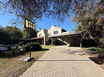 Casa · 360m² · 6 Ambientes · 4 Cocheras · Casa en Venta en Country 4 Hojas, 4 Dorm., Jardin, Pileta, Escritorio, Amplia y Funcional